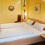 Gaestehaus Truckenbrodt 4*