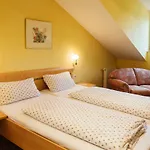 Gaestehaus Truckenbrodt 게스트하우스 4*