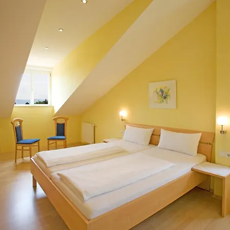 Gaestehaus Truckenbrodt 4*